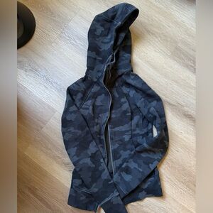 Lululemon Scuba - army print size 2